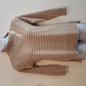 Chico's Zenergy sweater size  1 M 8. Excellent pre owned condition.